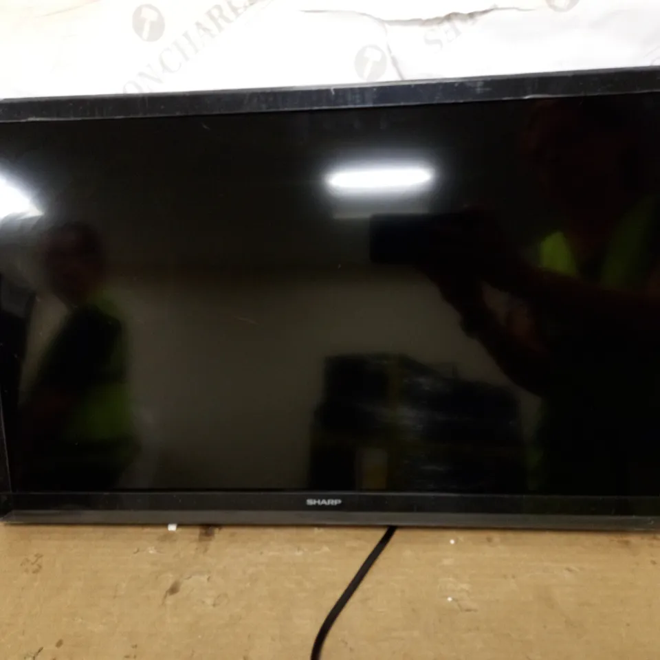 SHARP 24" SMART LED TOV BUILT IN DVD AQUOS
