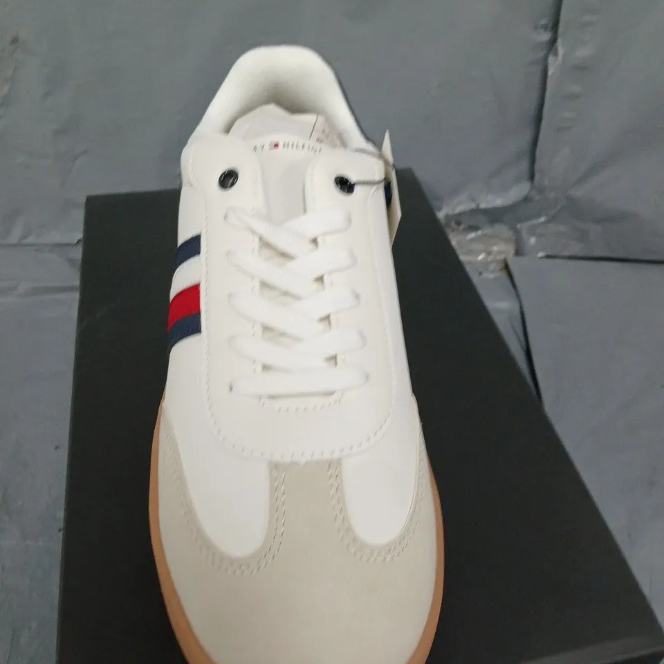 TOMMY HILFIGER SIZE 41 