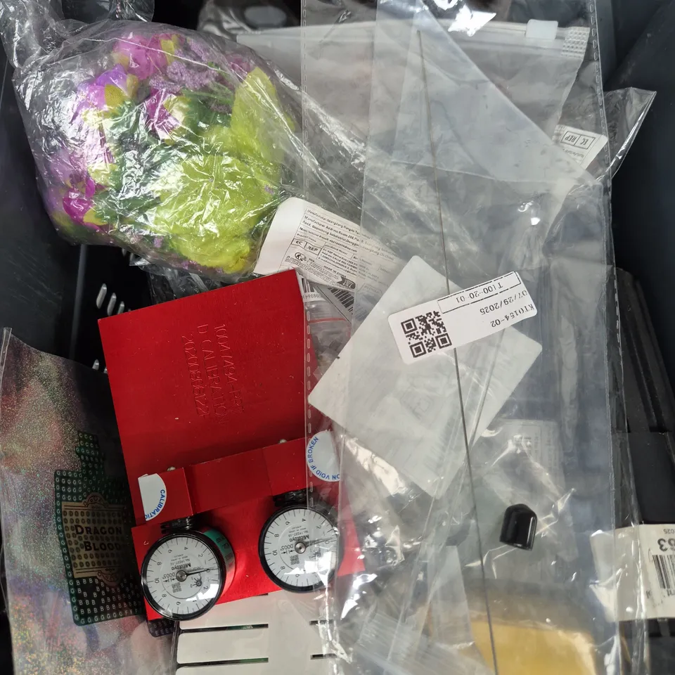 APPROXIMATELY 15 ASSORTED HOUSEHOLD ITEMS TO INCLUDE OXIMETER, FAUX FLOWERS, PRESSURE GAUGE ETC