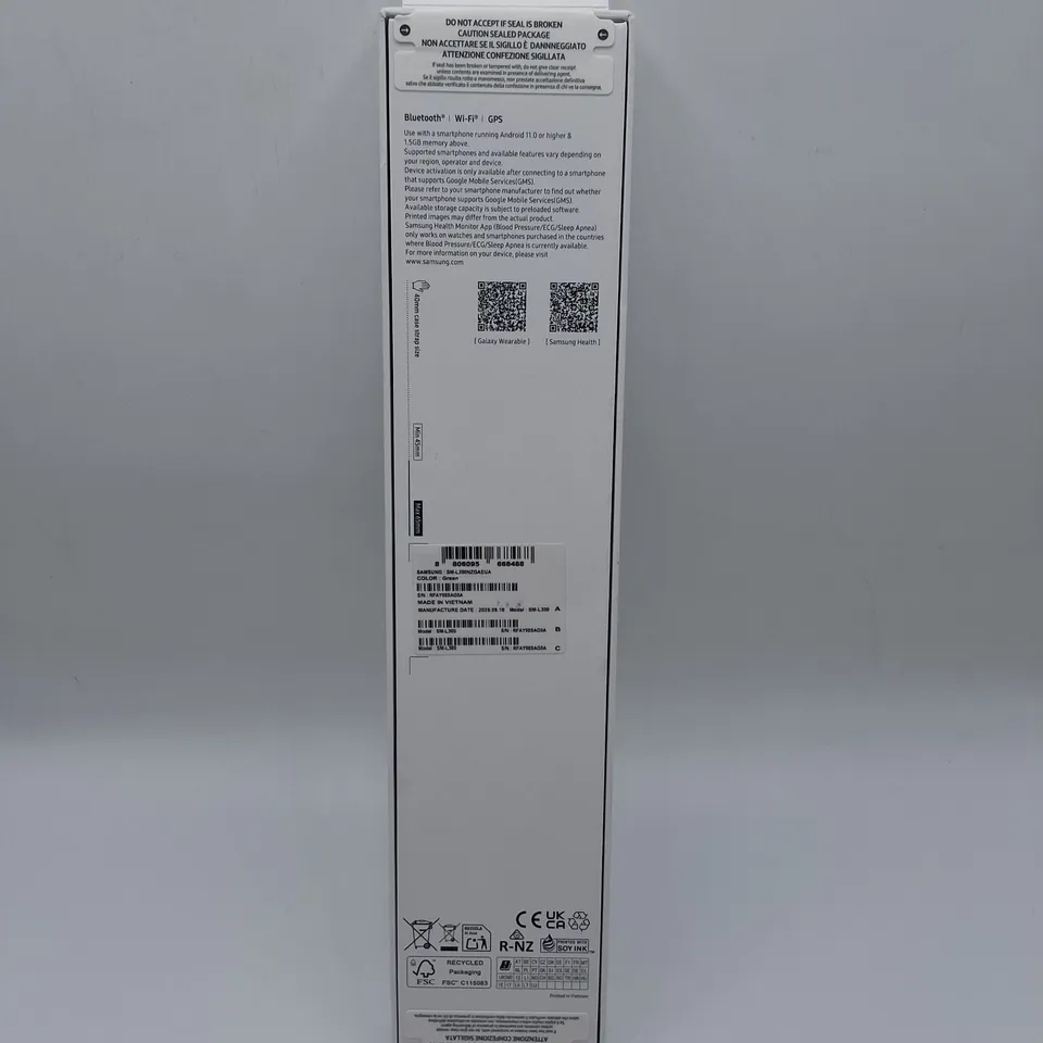 SEALED SAMSUNG GALAXY WATCH7 IN GREEN - SM-L300