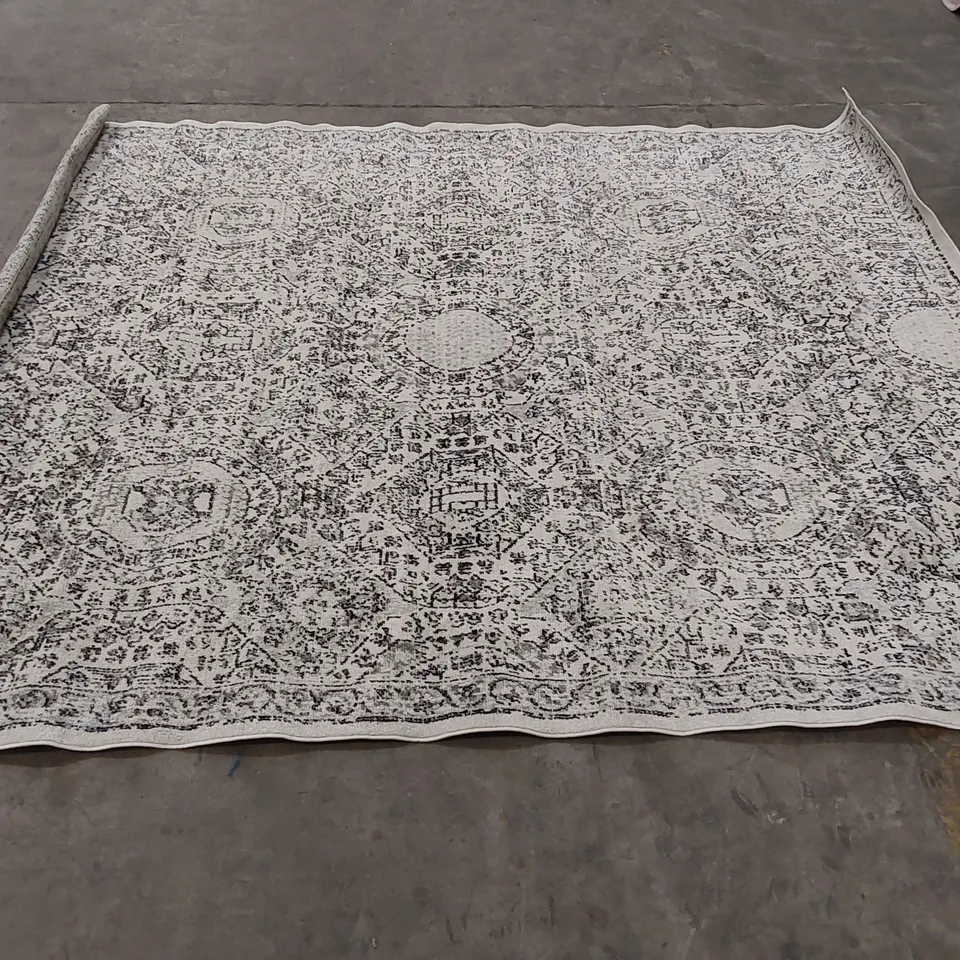 FYNN RUG IN GREY/BEIGE/BLACK - 8' X 10'