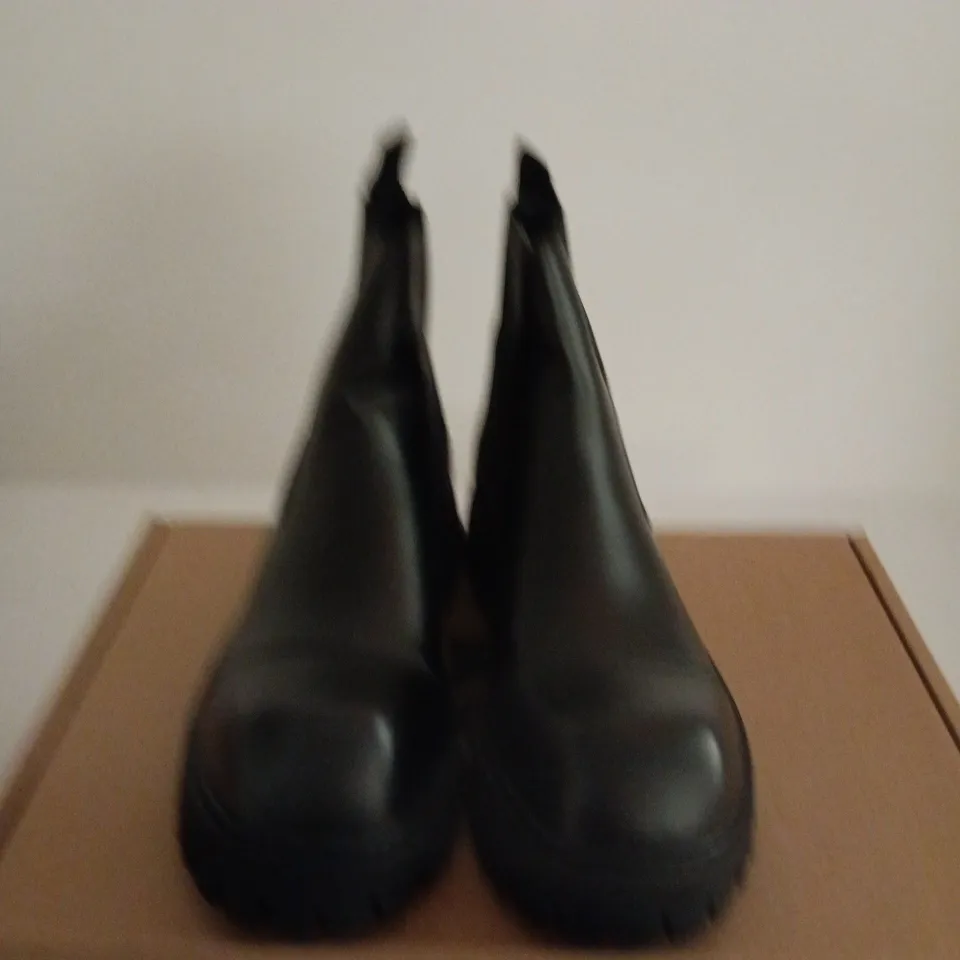 BOXED PAIR OF KOI  BLACK LEATHER BOOTS – CHUNKY LUG SOLE - UK SIZE 6