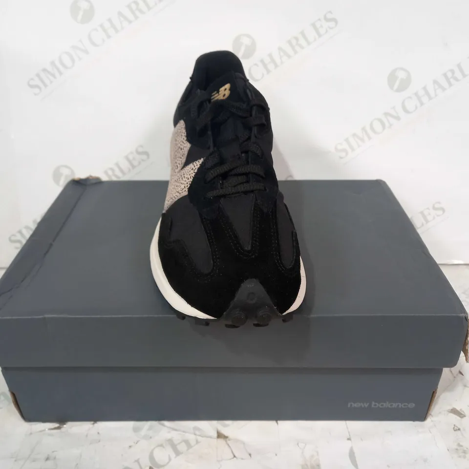 BOXED PAIR OF NEW BALANCE 327 SHOES IN BLACK UK SIZE 7