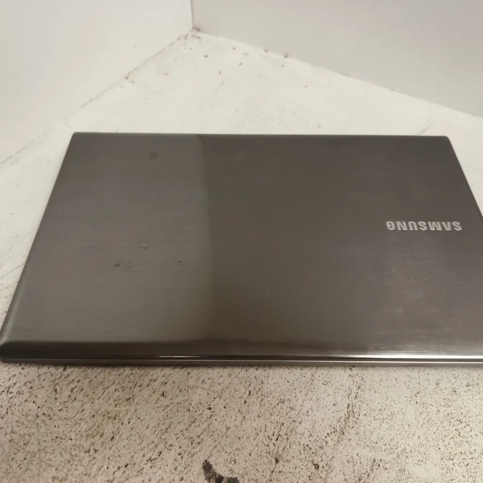 SAMSUNG 550P NOTEBOOK
