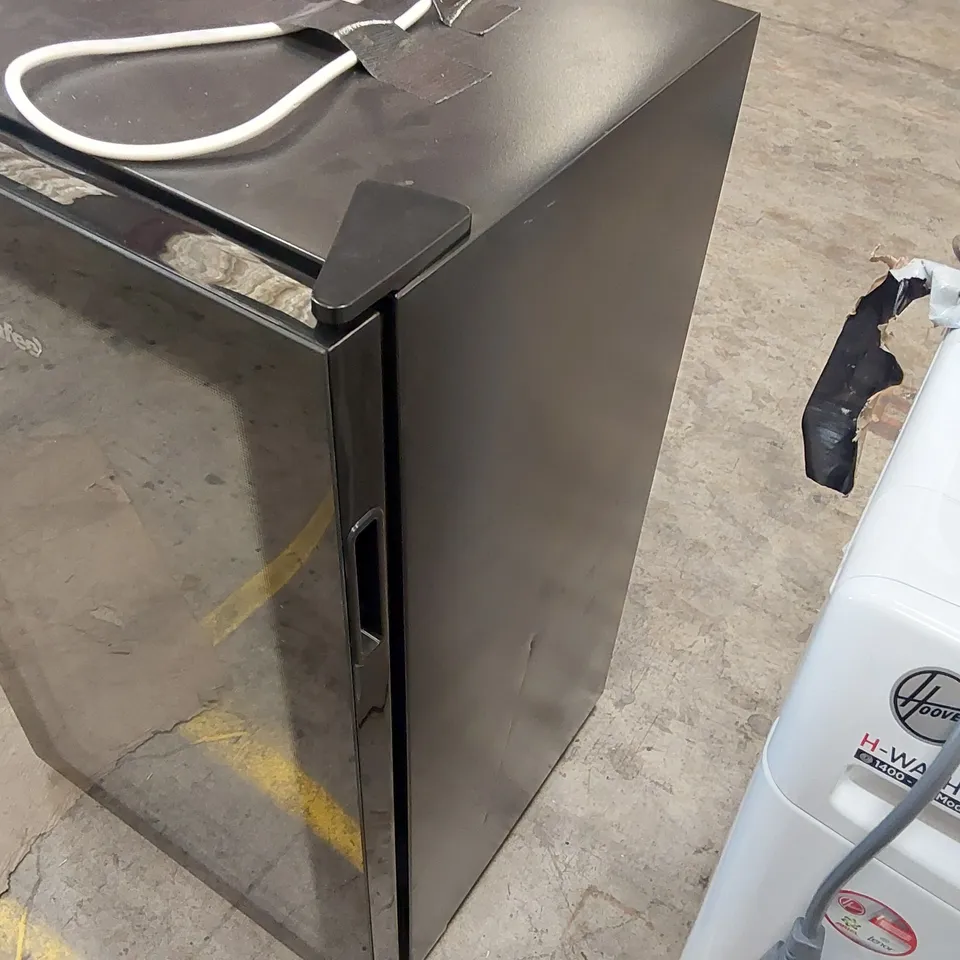 COMFEE' RCZ96BG1(E) UNDER COUNTER BEER & DRINKS FRIDGE - 93L CAPACITY, HOLDS UP TO 115 CANS, PREMIUM TEMPERATURE PERFORMANCE (2℃ TO 15℃), FULL LENGTH LOW-E GLASS & LED LIGHTS, LOW NOISE