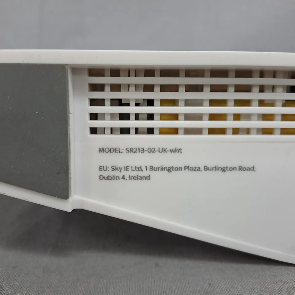 WHITE SR213-02-UK-WHT WIFI ROUTER