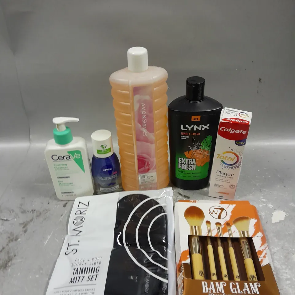 APPROXIMATELY 20 ASSORTED COSMETICS PRODUCTS TO INCLUDE - COLGATE TOOTHPASTE - ST. MORIZ TANNING MITT SET - LYNX HAIR AND BODY WASH