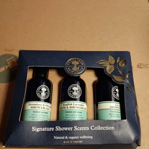 NEAL'S YARD REMEDIES SIGNATURE SHOWER SCENTS COLLECTION – 3 X BATH & SHOWER GEL SET (GERANIUM & ORANGE, ENGLISH LAVENDER BATH & SHOWER GEL, CITRON) – BOXED
