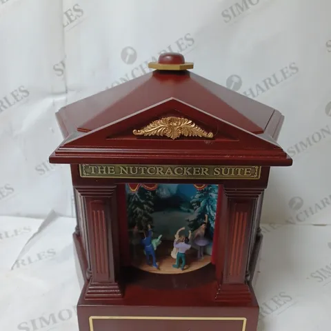 BOXED MR CHRISTMAS MUSICAL NUTCRACKER SUITE SCENE CHANGER