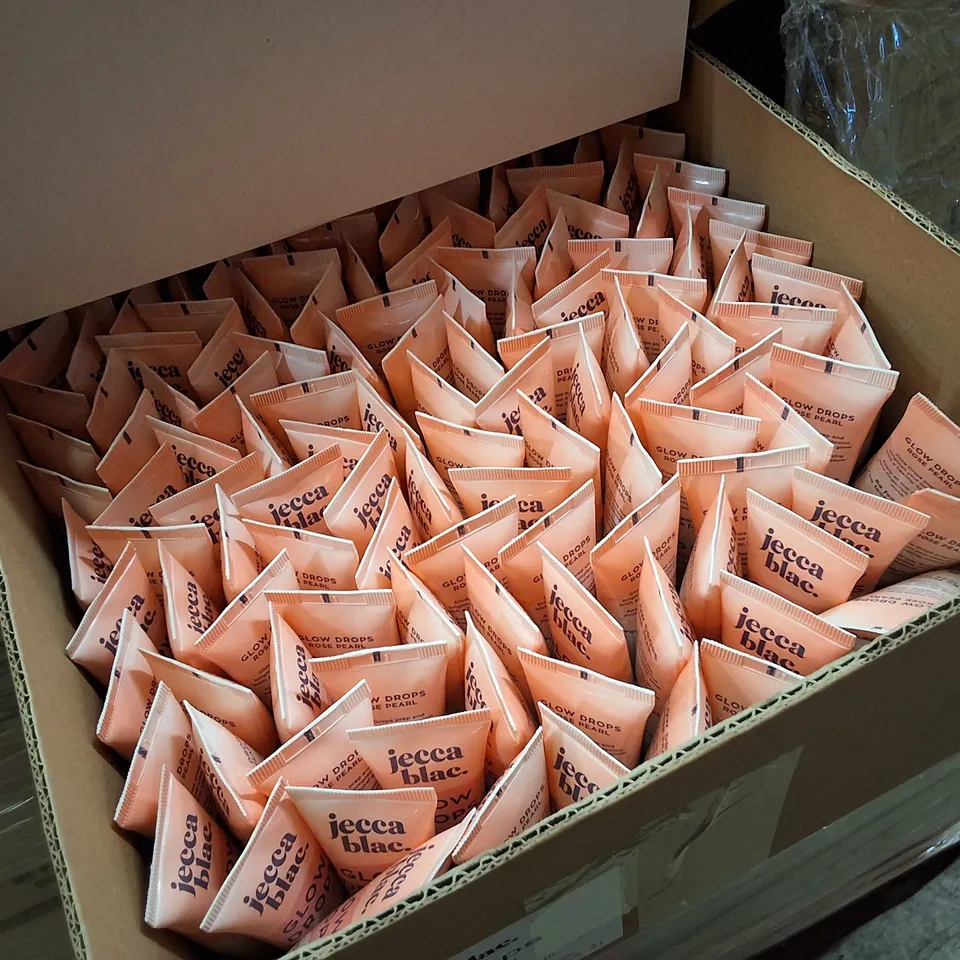 PALLET CONTAINING LARGE QUANTITY OF ASSORTED MAKEUP & BEAUTY PRODUCTS