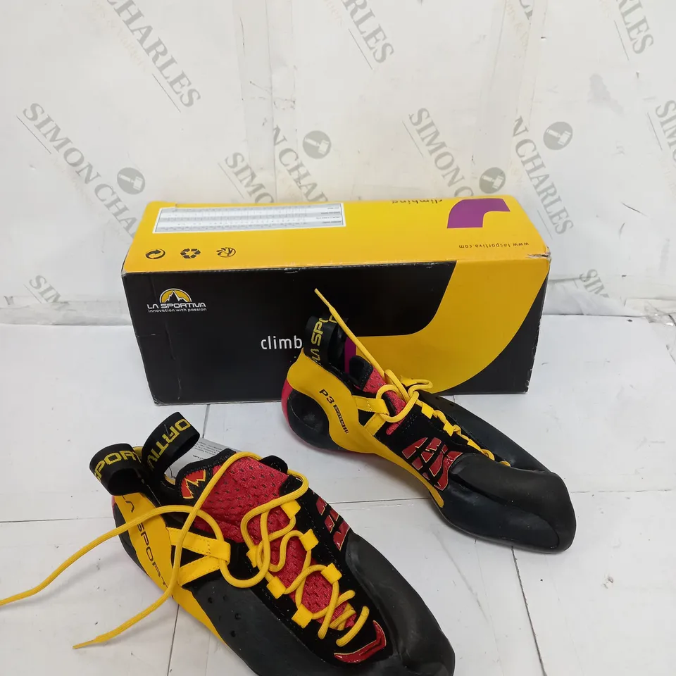BOXED PAIR OF LA SPORTIVA CLIMBING 10R GENIUS UK 7.5