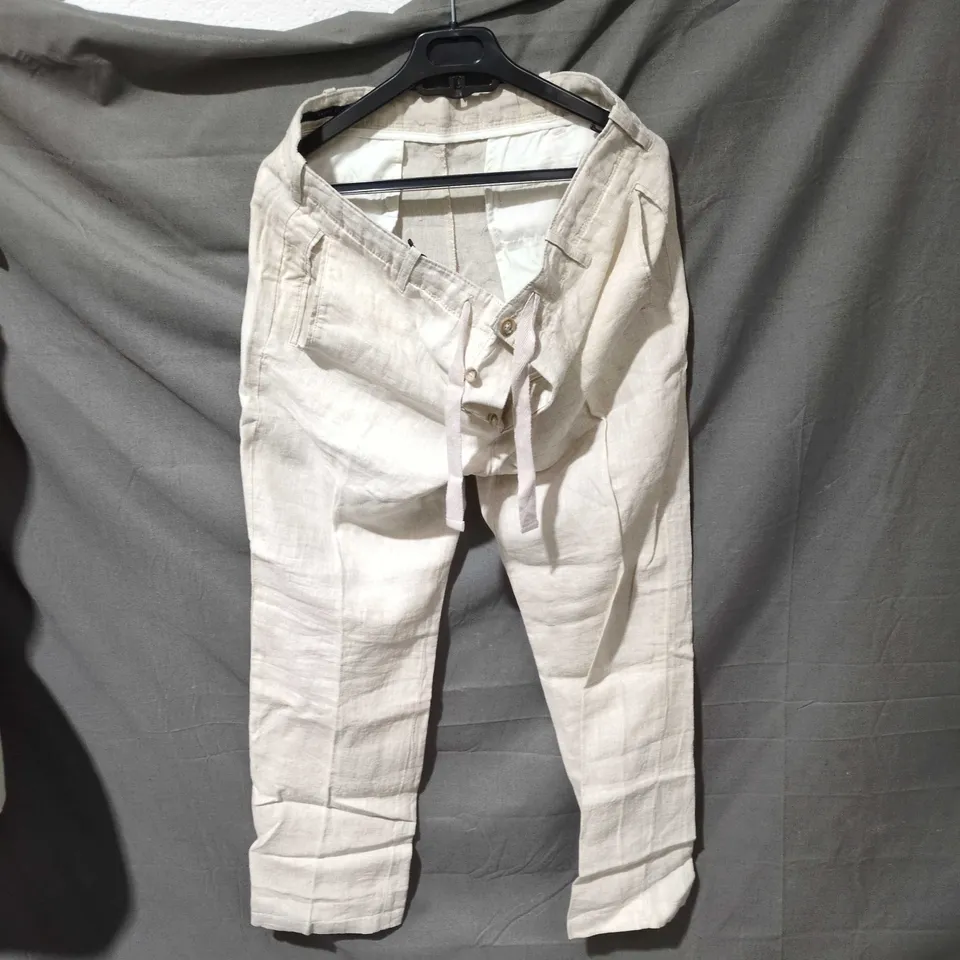 PERRY ELLIS MEN’S LINEN TROUSERS – NATURAL, UK 31