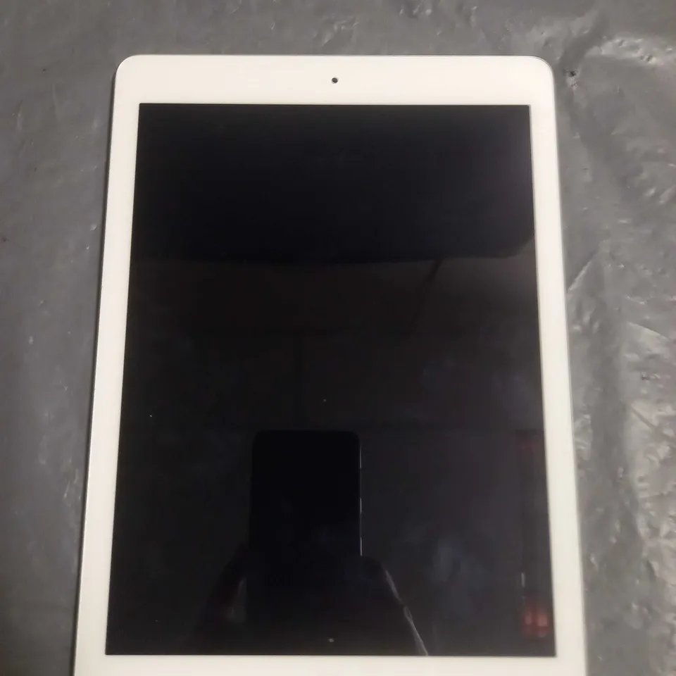 APPLE IPAD AIR 1 SILVER