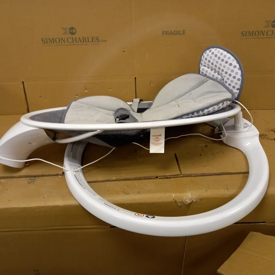 MUNCHKIN BLUETOOTH ENABLED LIGHTWEIGHT BABY SWING