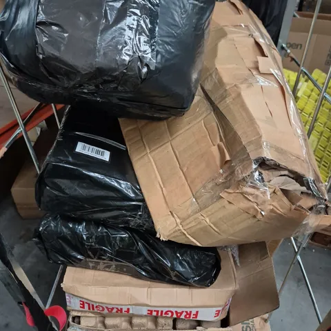 APPROXIMATELY 8 ASSORTED OVERSIZED HOUSEHOLD PRODUCTS TO INCLUDE CHAIR CUSHIONS, HOME DECOR, PROTECTIVE MATS ETC 