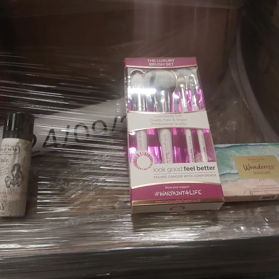 PALLET CONTAINING A VERY LARGE QUANTITY OF ASSORTED BEAUTY RELATED PRODUCTS INCLUDING: LUXURY BRUSH SETS, EYESHADOW PALETTES, HAIR SPRAY ECT