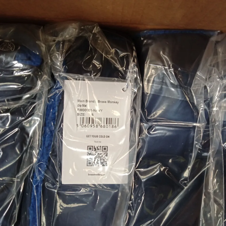 BOX OF APPROXIMATELY 30 X BRAND NEW BRASS MONKEY DIP MATS - NAVY // SIZE: S