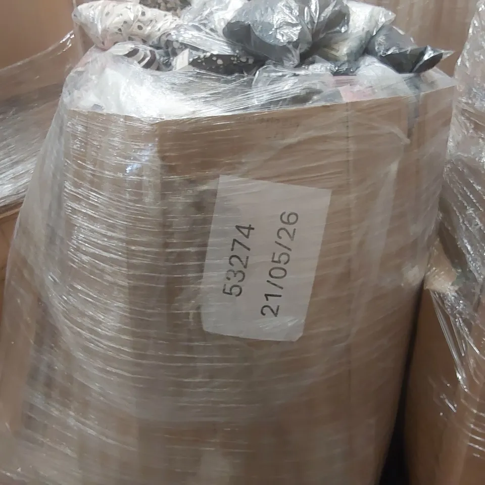 PALLET CONTAINING APPROXIMATELY 600X BRAND NEW ASSORTED DESIGNER CLOTHING ITEMS INCLUDING: JD WILLIAMS DRESS, JD WILLIAMS TROUSERS, JULIPA DRESS ECT