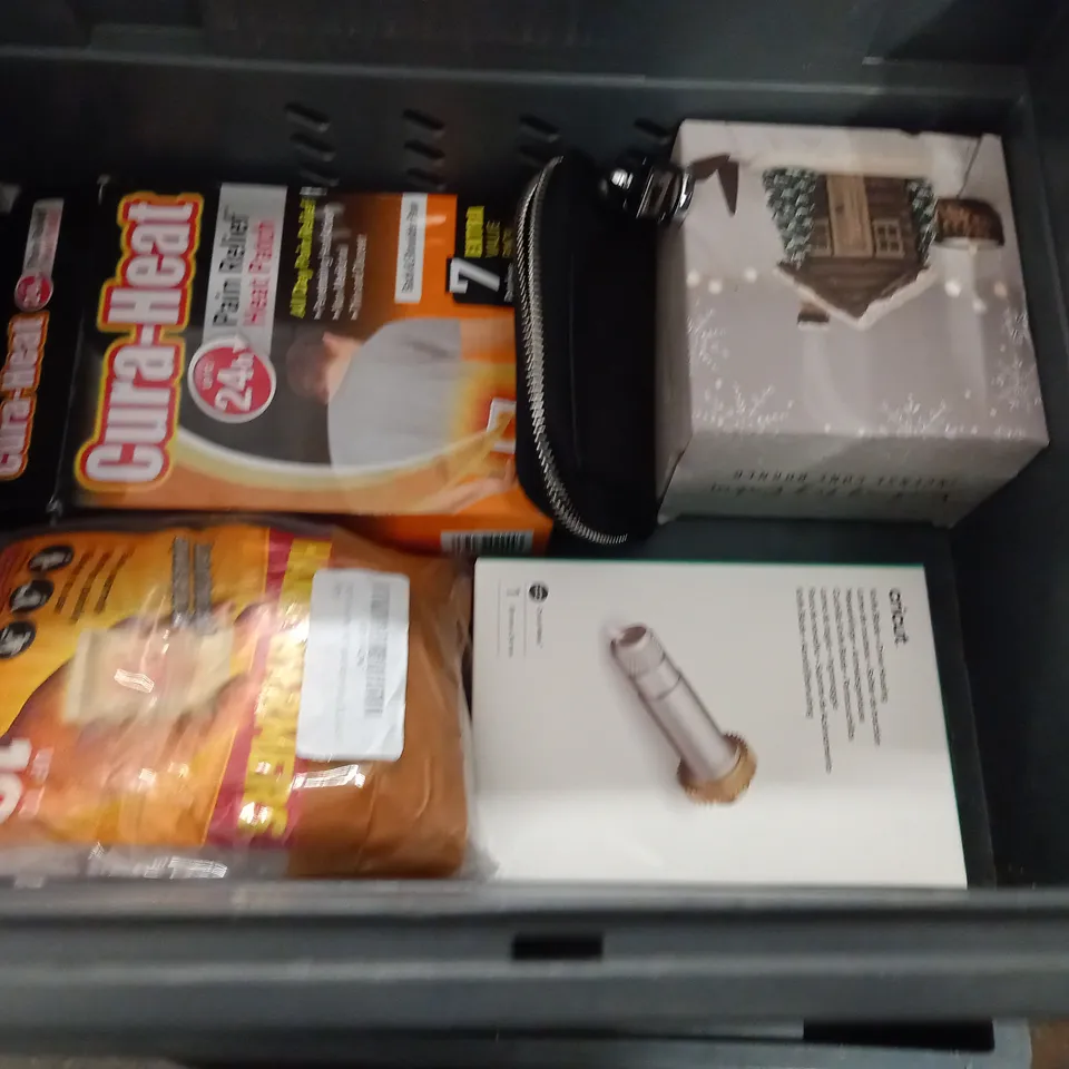 LOT OF ASSORTED HOUSEHOLD ITEMS TO INCLUDE PROGRAMMABLE TIMERS, DECORATIVE CUTLERY AND DIGITAL CALLIPERS 