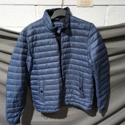 TOMMY HILFIGER QUILTED PADDED JACKET – NAVY – UK SIZE M