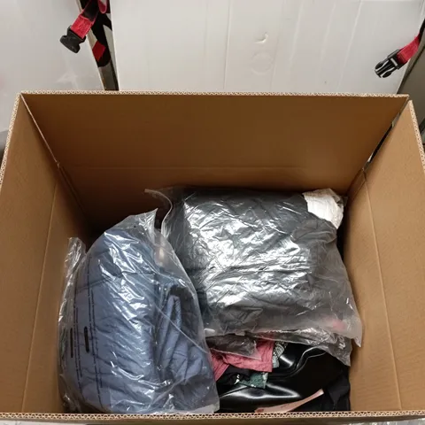 BOX OF APPROXIMATELY 15 ASSORTED ITEMS OF CLOTHING IN VARIOUS SIZES, STYLES AND COLOURS