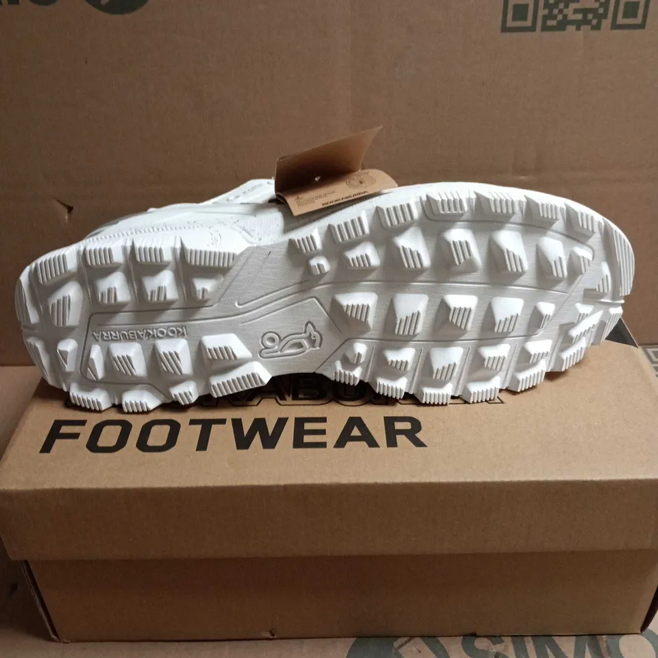 BOXED PAIR OF KOOKABURRA PRO SPIRIT HOCKEY SHOES – WHITE, UK 12