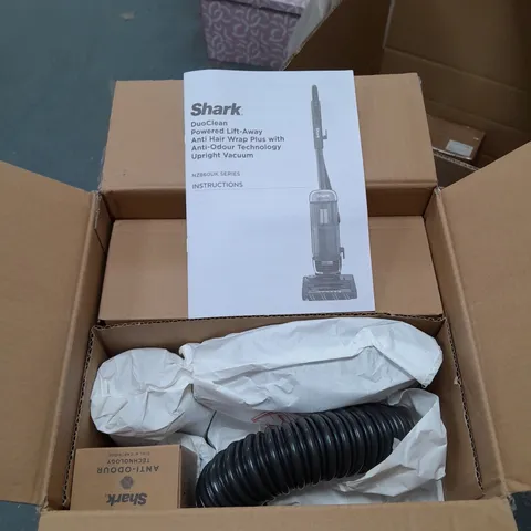 BOXED SHARK STRATOS UPRIGHT CORDED VACUUM CLEANER WITH ANTI-HAIR WRAP, POWERED LIFTAWAY TECHNOLOGY - NZ860UKT