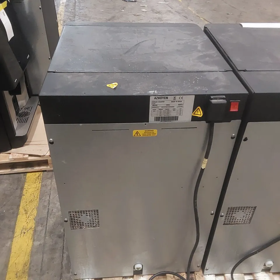 COFFETEK VITRO S5 COMMERCIAL COFFEE VENDING MACHINE