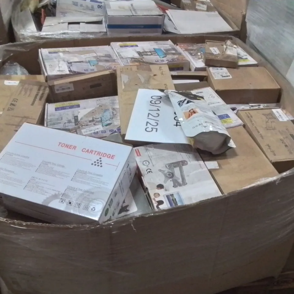 PALLET CONTAINING LARGE QUANTITY OF TV BRACKETS 