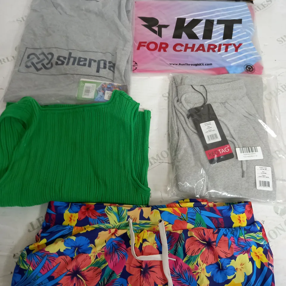 BOX OF APPROXIMATELY 22 ASSORTED CLOTHING ITEMS TO INCLUDE - TROUSERS , T-SHIRT , SHORTS ETC