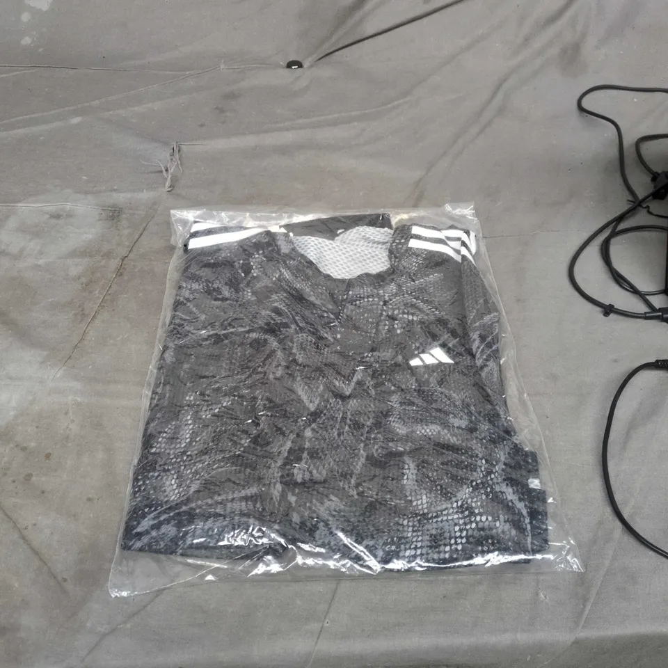 ADIDAS BLACK T-SHIRT – UK M 