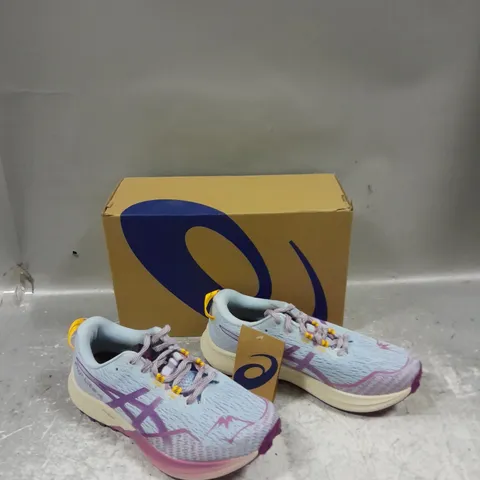 BOXED PAIR OF ASICS GUJI LITE 4 WOMENS UK 4