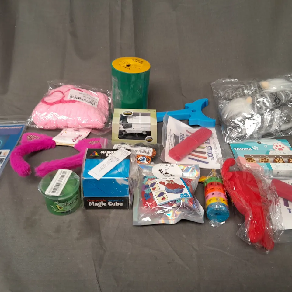 BOX OF ASSORTED TOYS AND GAMES TO INCLUDE SLIME, LEGO AND TEDDIES