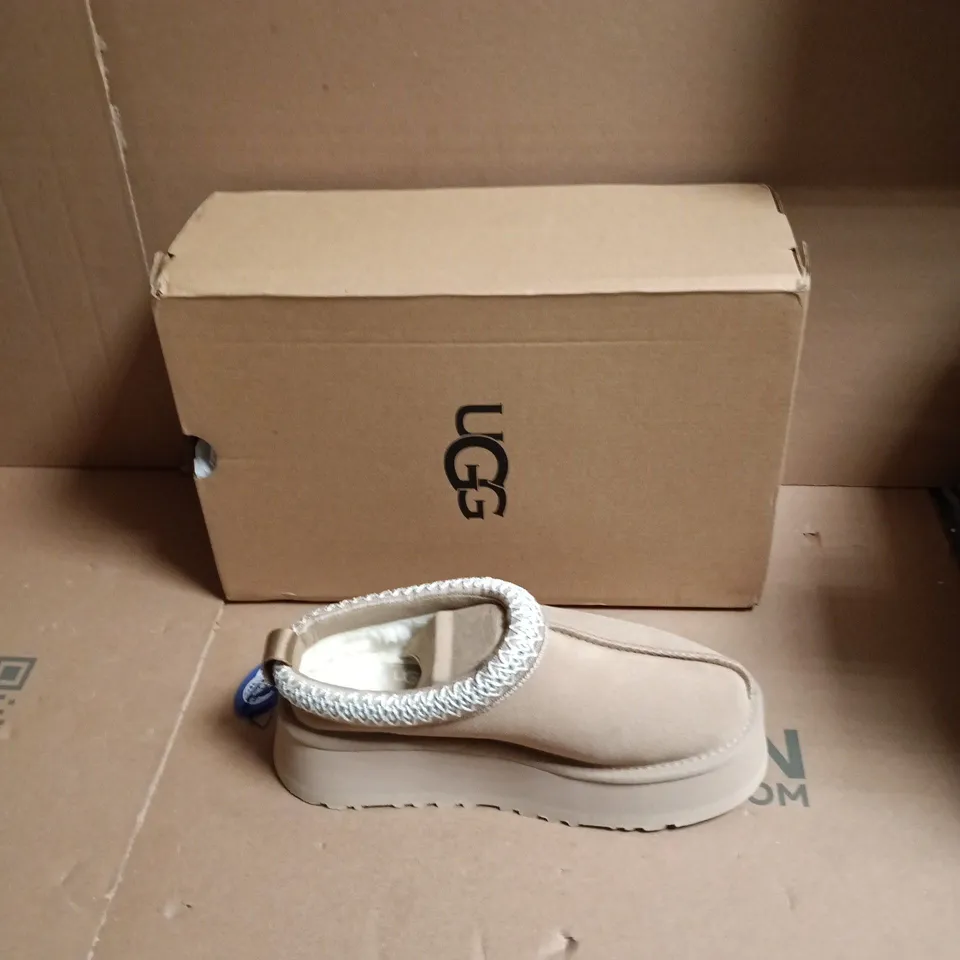 UGG BEIGE SUEDE BOOT WITH KNIT COLLAR – UK SIZE 3