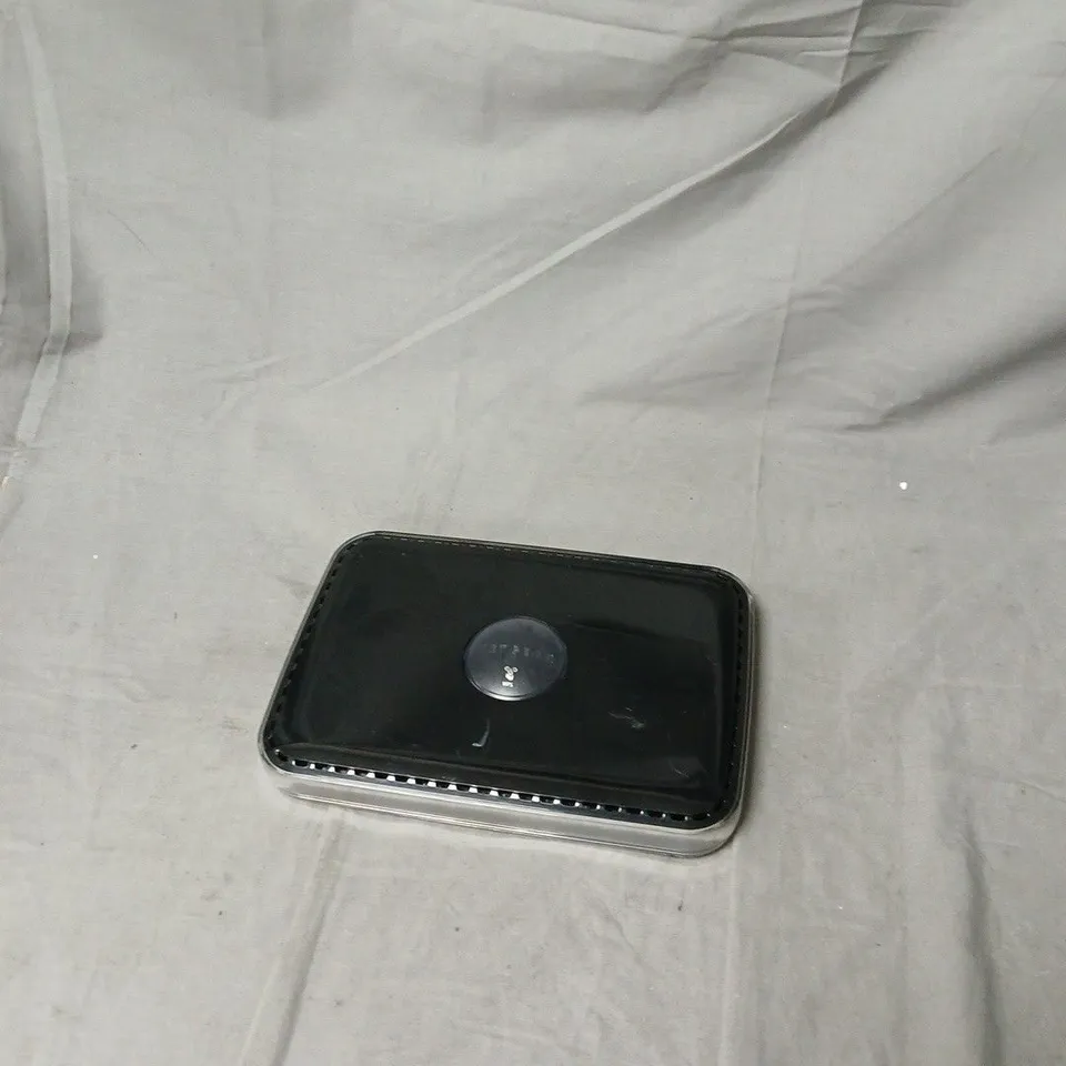 NETGEAR RANGEMAX WIRELESS-N DSL GIGABIT MODEM ROUTER DGN3500 NO POWER SUPPLY INCLUDED .