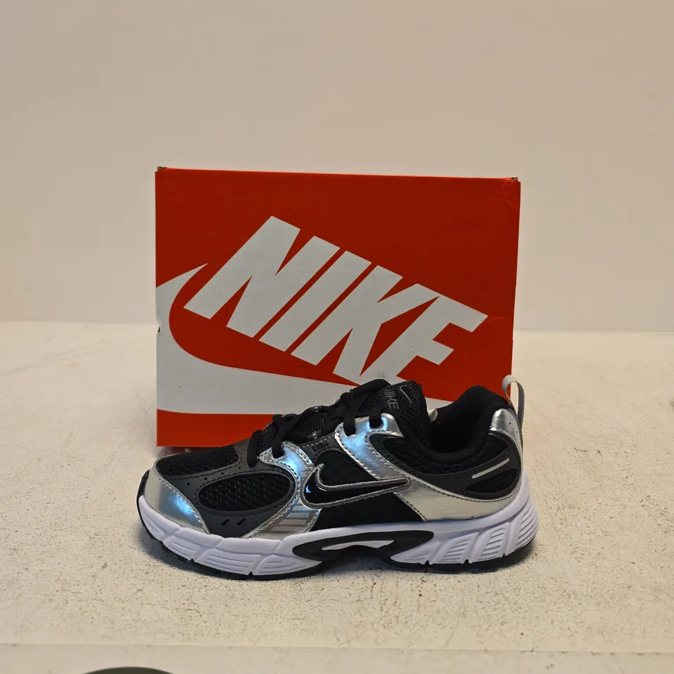 NIKE V5 RNR LACE (PS) KIDS' TRAINERS – BLACK WITH SILVER, BOXED SIZE 1