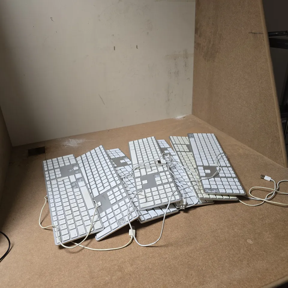 APPROXIMATELY 7 APPLE KEYBOARDS - MISSING KEYS