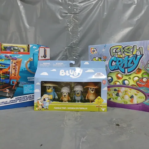 BOX OF APPROXIMATELY 10 ASSORTED HOUSEHOLD ITEMS TO INCLUDE FISH LIKE CRAZY, BLUEY FAMILY TRIP, HOT WHEELS DOWNTOWN CAR PARK, ETC - COLLECTION ONLY