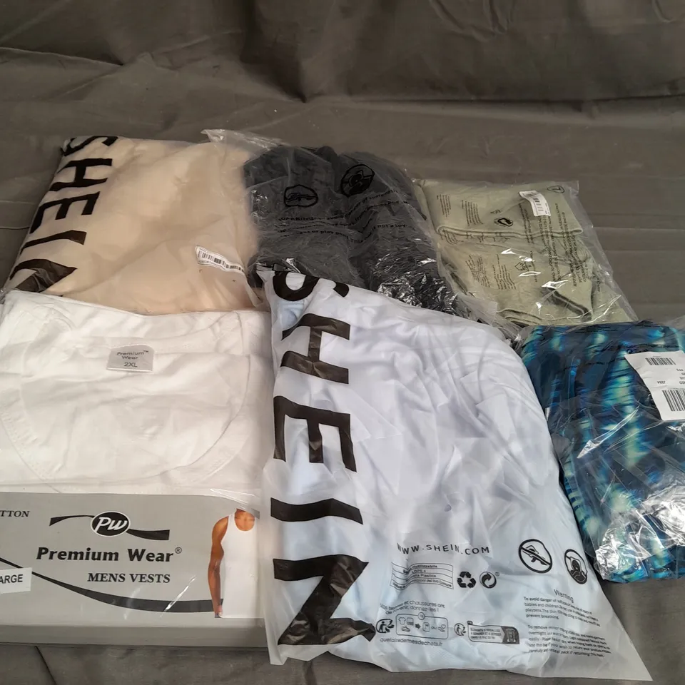 BOX OF APPROXIMATELY 25 ASSORTED CLOTHING ITEMS TO INCLUDE - T-SHIRT , TROUSERS , JEANS , ETC 
