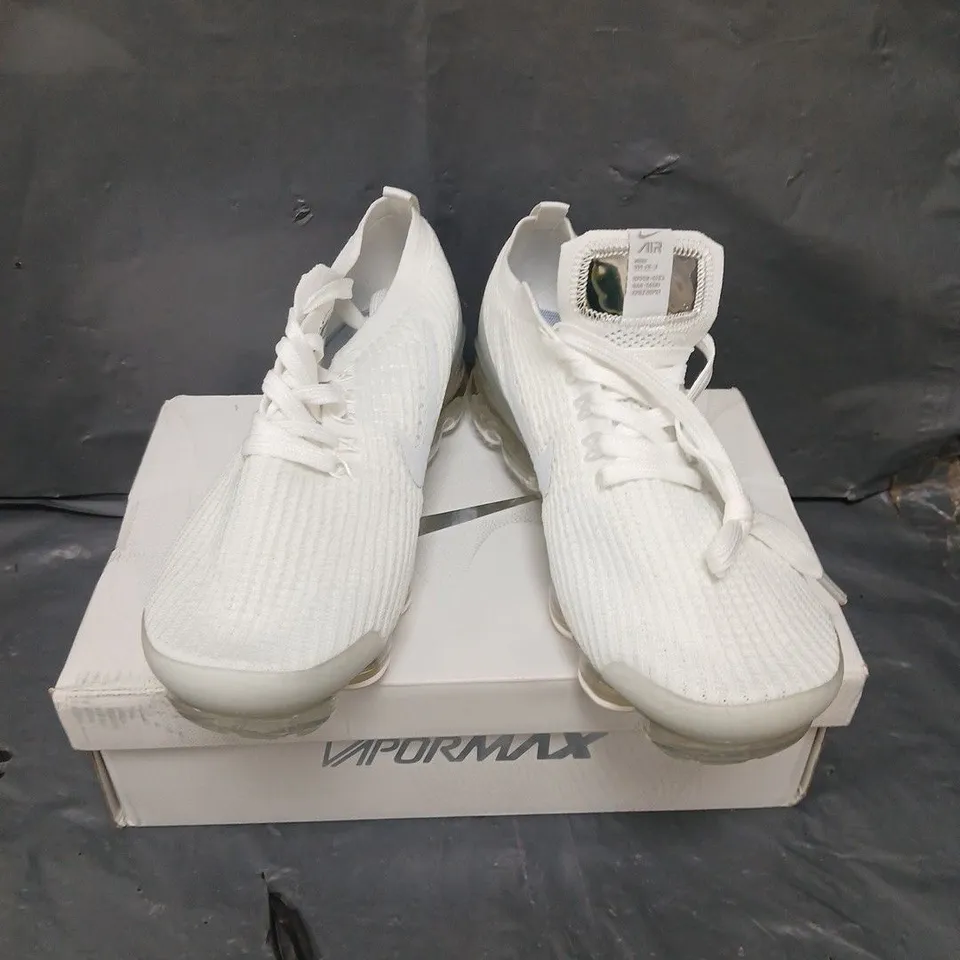 BOXED PAIR OF NIKE AIR VAPORMAX 2019 TRAINERS - 9