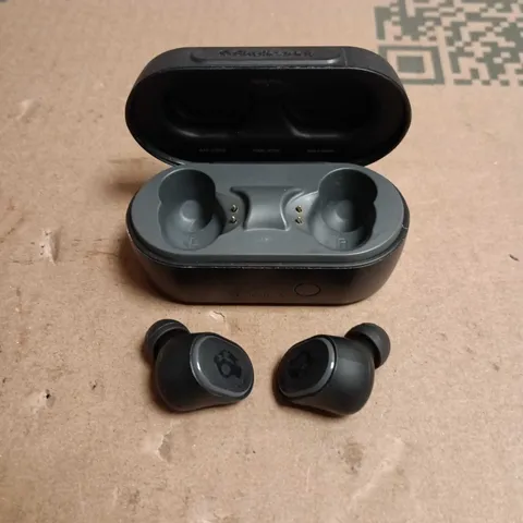 SKULLCANDY SESH TRUE WIRELESS EARBUDS WITH CHARGING CASE (BLACK) - UNBOXED 