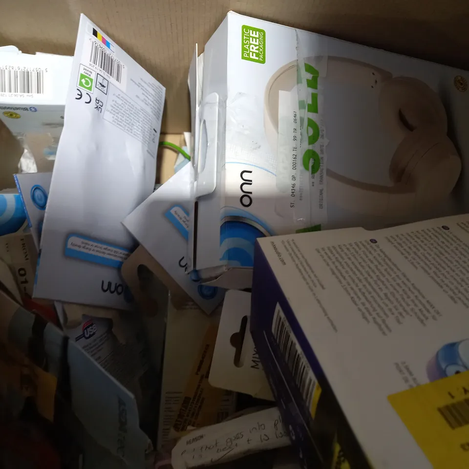 LOT OF APPROXIMATELY 20 ASSORTED HOUSEHOLD ITEMS TO INCLUDE JUICEDISCO SPEAKER, BLACKWEB USB PC HEADSET, ASDA TECH BLUETOOTH SPEAKER, ETC