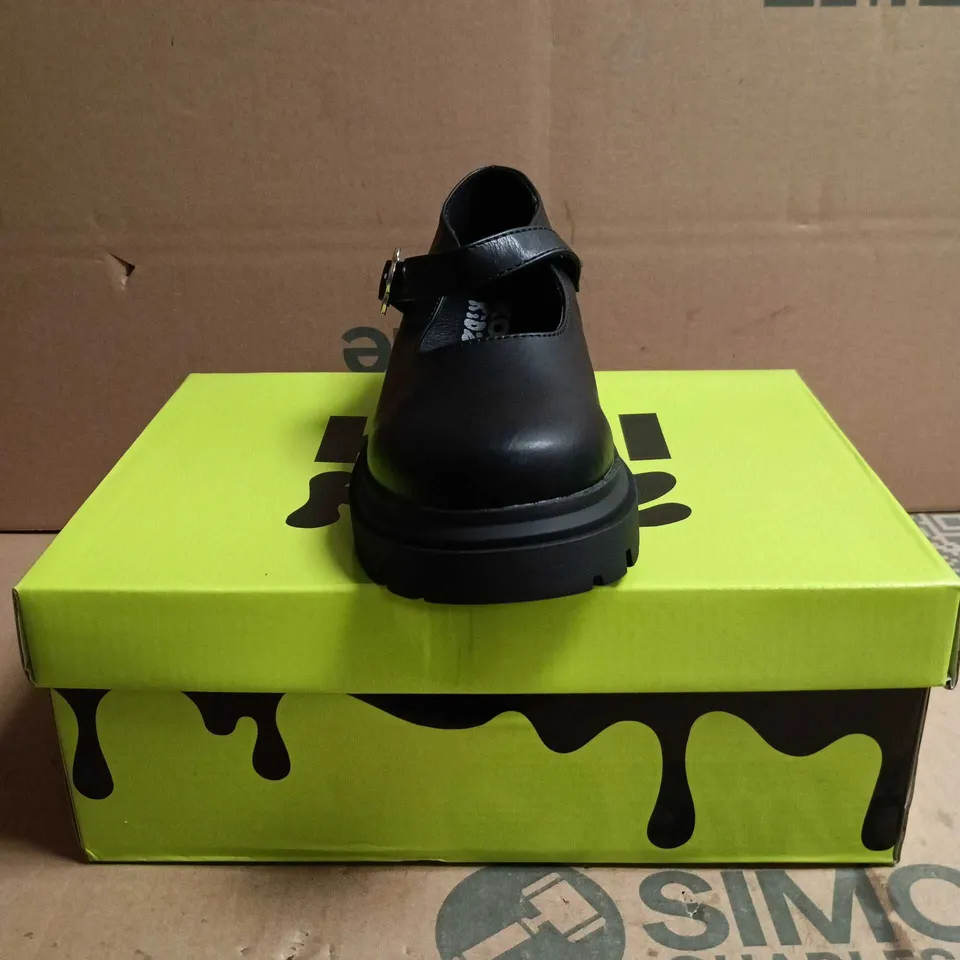 KOI KIDZ FLUTTER JUMP FLOWER MARY JANE SHOES BLACK SIZE 1