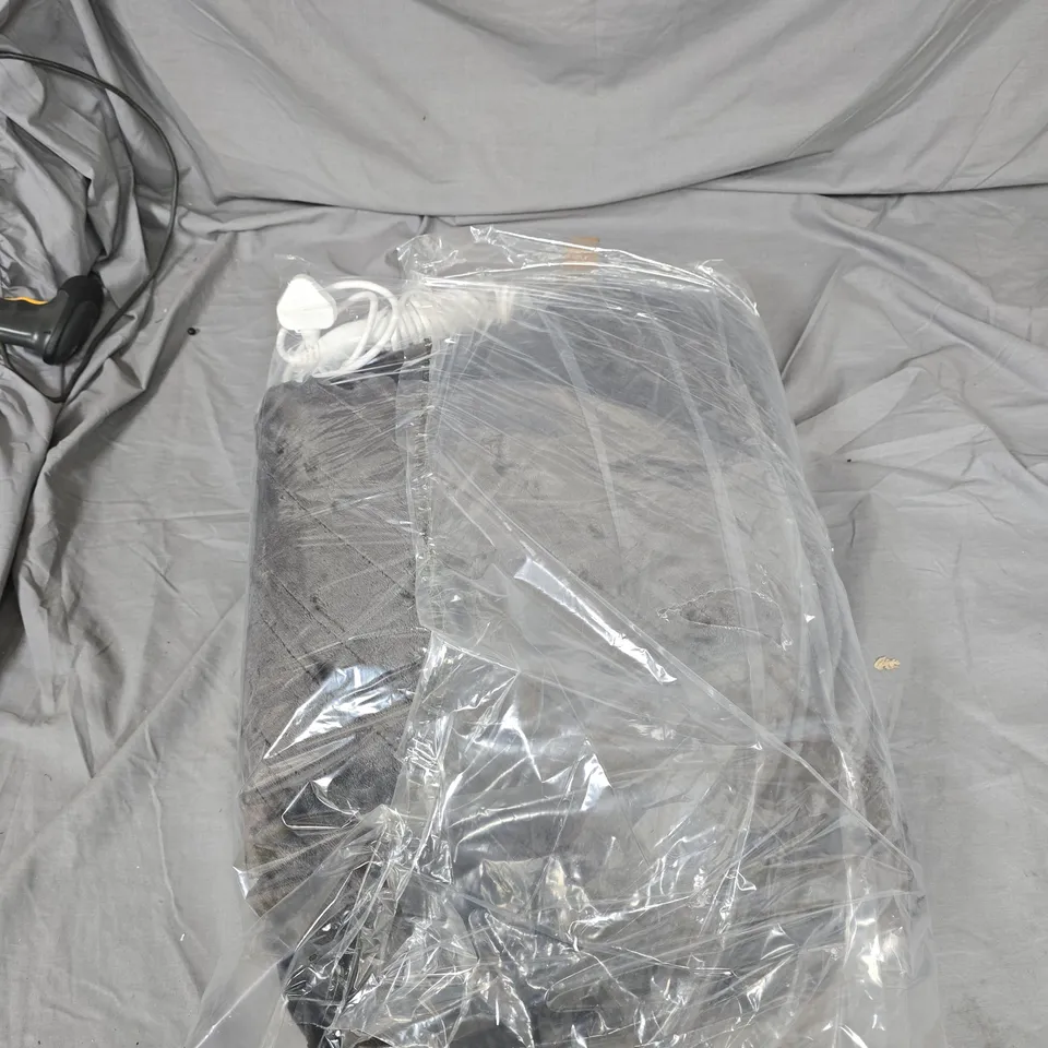 COZEE HOME FAMILY SIZED FAUX FUR & VELVETSOFT HEATED THROW