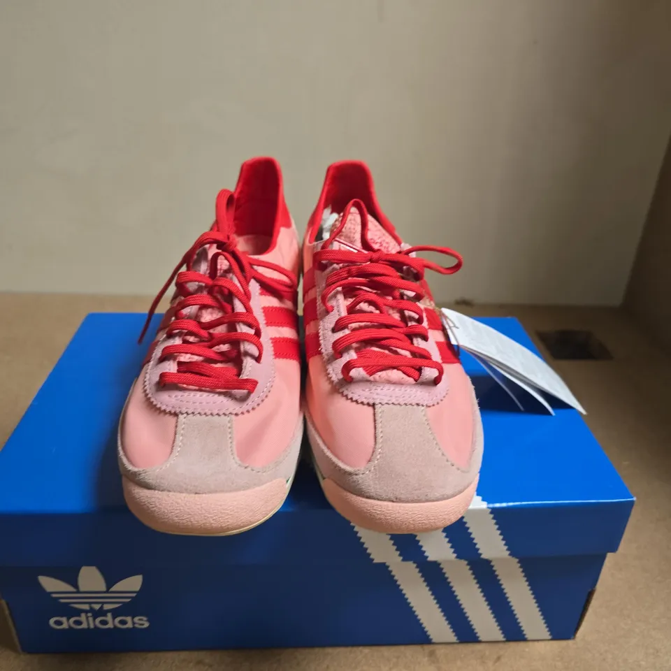 BOXED PAIR OF WOMENS ADIDAS TRAINERS - SIZE 7.5