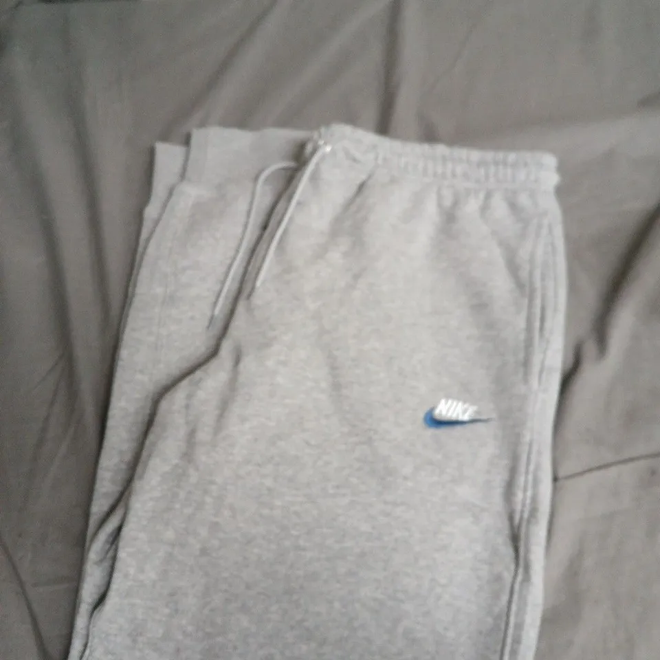 NIKE MEN'S GREY SWEATPANTS – SIZE L
