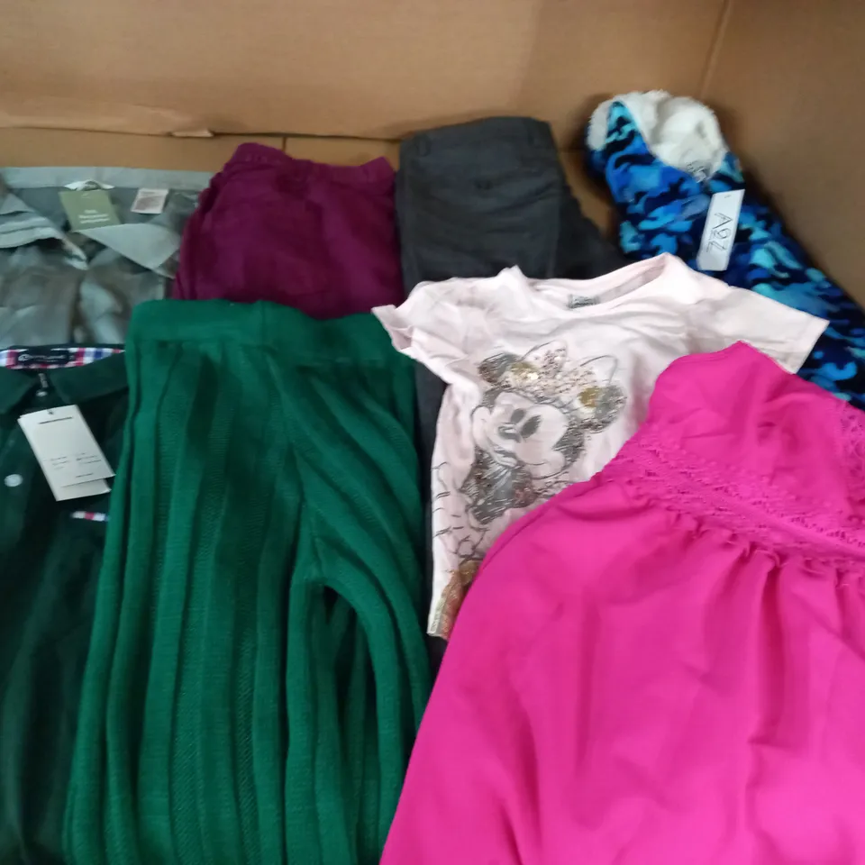 LARGE QUANTITY OF ASSORTED CLOTHING ITEMS TO INCLUDE H&M, A2Z AND DISNEY