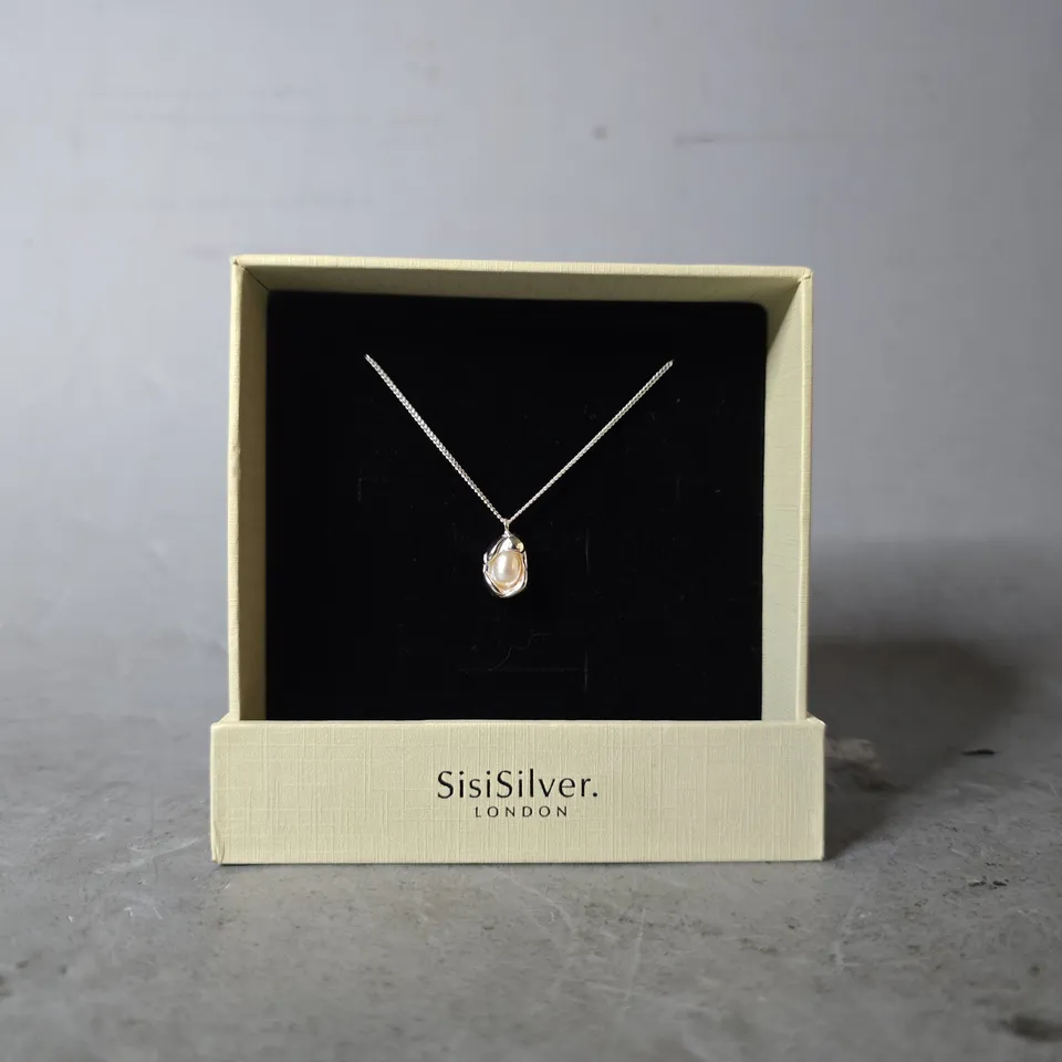 BOXED SISISILVER LONDON PEARL NECKLACE 