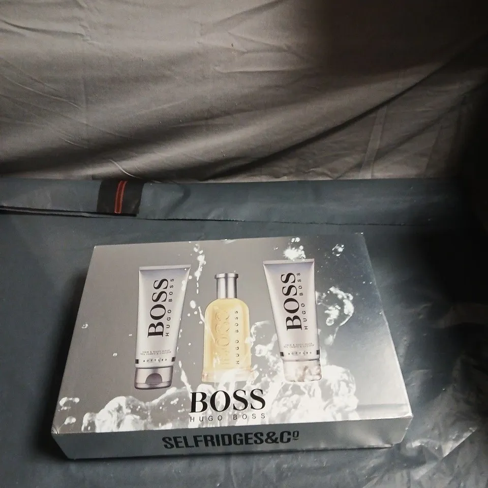 HUGO BOSS GIFT SET – 3-PIECE SELFRIDGES & CO EDITION (BODY WASH X2 + FRAGRANCE)