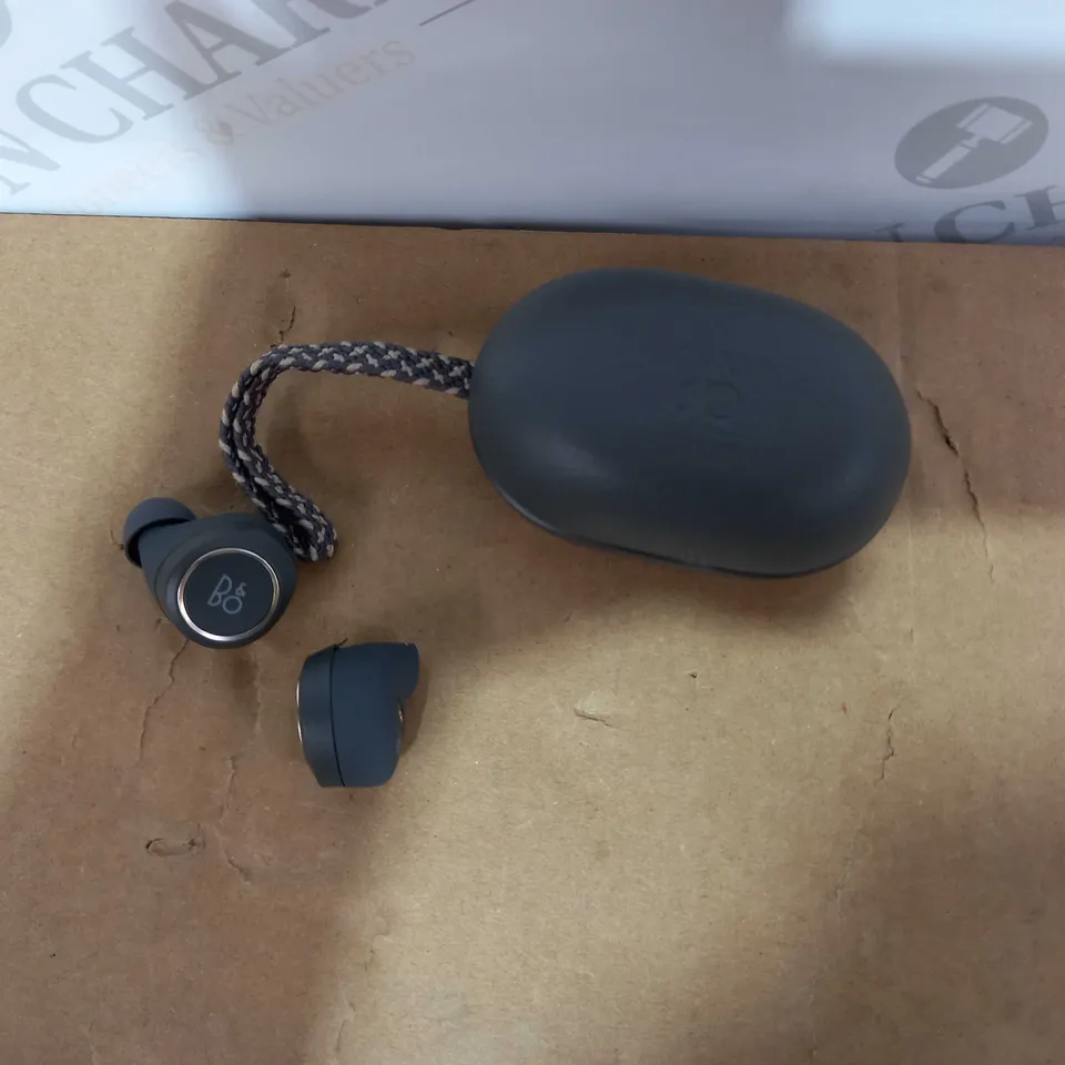 B&O E8 TRULY WIRELESS EARPHONES - CHARCOAL